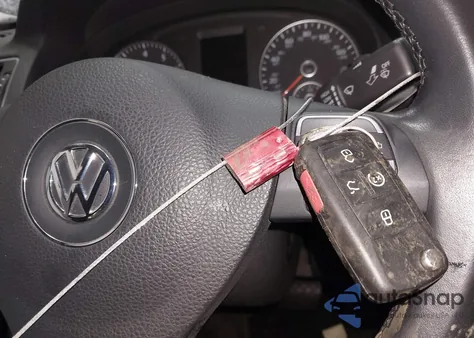 2012 Volkswagen Passat 2.5L Sel Premium z USA, uszkodzony, nr VIN 1VWCP7A3XCC080837